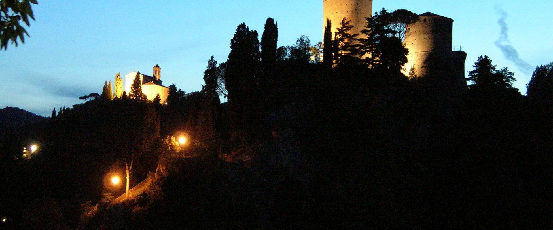 Rocca al tramonto foto di Silvano Cantoni